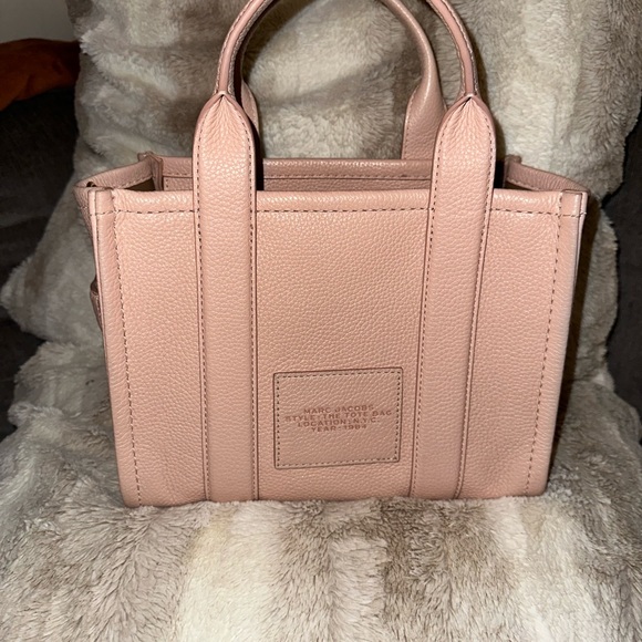 Marc Jacobs The Leather Small Tote Bag - Rose - Picture 2 of 10